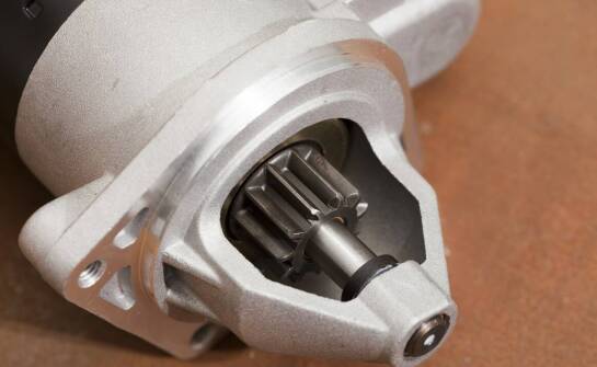 Jak żeliwne odlewy na zamówienie wpływają na efektywność przemysłowych maszyn