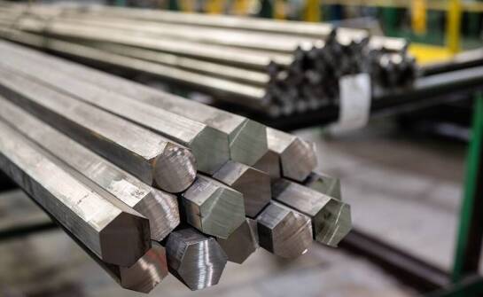 Jak hurtownia stali nierdzewnej dostosowuje ofertę do potrzeb rynku?