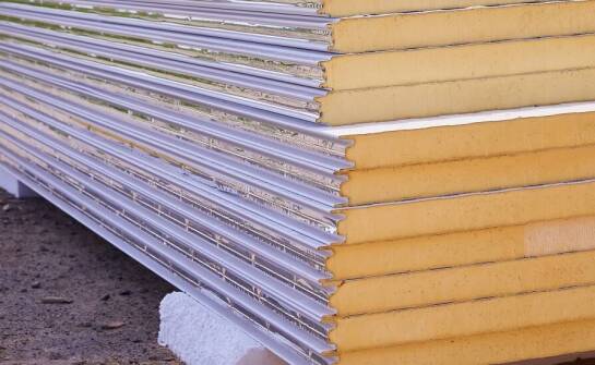 Energooszczędność domów z obornickiej płyty – co warto wiedzieć?