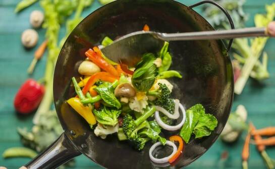 Jak wybrać najbardziej energooszczędną uchylną patelnię elektryczną?