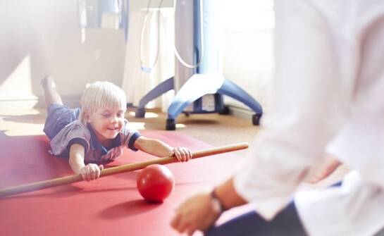 Dziecięca fizjoterapia a poprawa jakości życia najmłodszych pacjentów