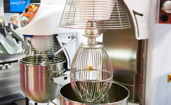 Innowacyjne blendery i shakery – co nowego oferuje rynek gastronomiczny?