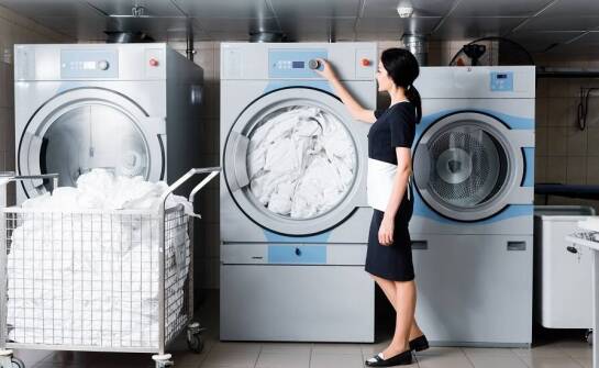 Jakie innowacje w pralniach hotelowych wprowadzają, aby zwiększyć efektywność?