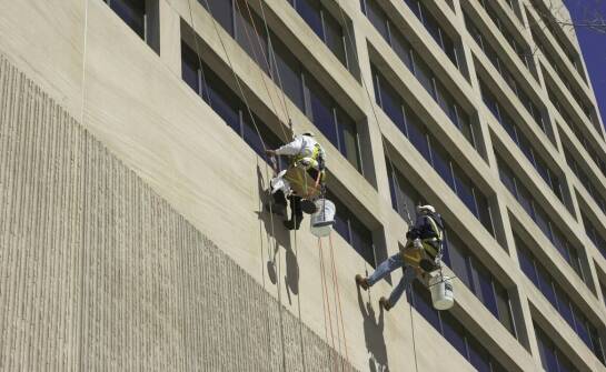 Ekologiczne metody czyszczenia elewacji – co warto wiedzieć?