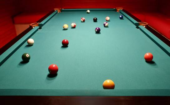 Serwisowanie bilardowych stołów: Dlaczego jest tak ważne?