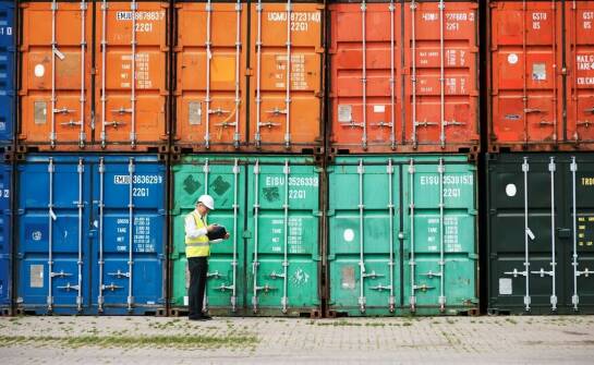 Jak kompleksowa celna obsługa ułatwia import motocykli z USA?