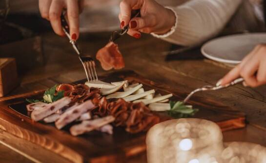 Wędliny z dziczyzny jako kluczowy element w menu restauracji