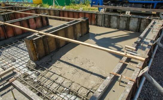 Jak żywica geopolimerowa przyczynia się do niskich emisji CO2 w budownictwie?