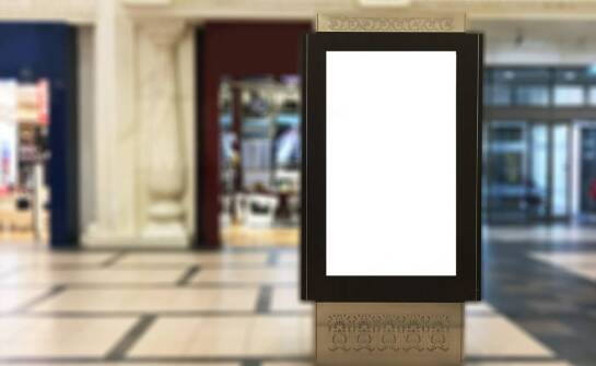 Kluczowe zalety stosowania trwałych materiałów w reklamowych ekspozytorach