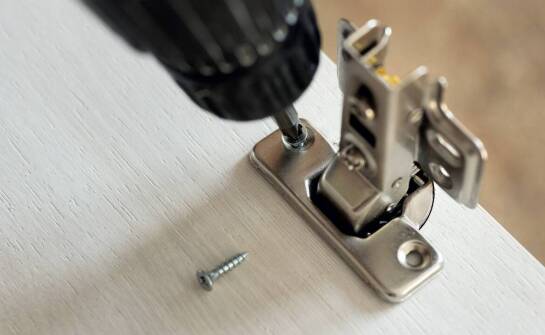 Zawiasy Blum – klucz do długotrwałej eksploatacji dla mebli
