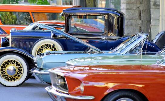 Jakie są najważniejsze zalety sprowadzania klasycznych aut z USA?