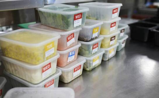Jak plastikowe pudełka wpływają na organizację cateringu?