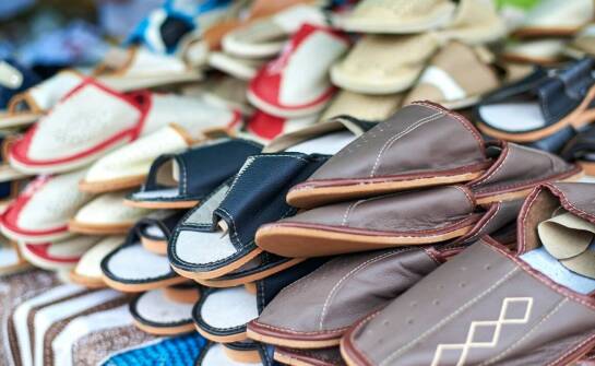 Różnorodność modeli budowlanych sandałów – które wybrać?