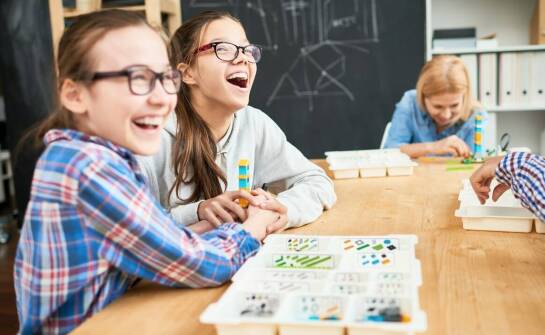 Jak geometryczne bryły mogą wspierać rozwój umiejętności myślenia przestrzennego u uczniów?