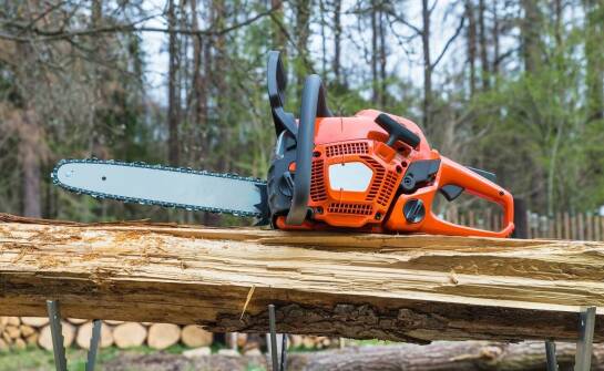 Jakie dodatkowe funkcje mogą oferować nowoczesne akumulatorowe pilarki?