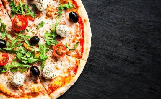 Dlaczego nasza faszerowana pizza to hit na Ratajach?