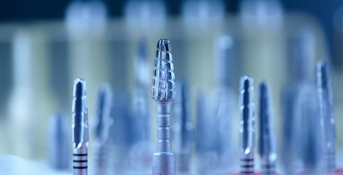 Jakie materiały są najczęściej używane do produkcji stomatologicznych wierteł?