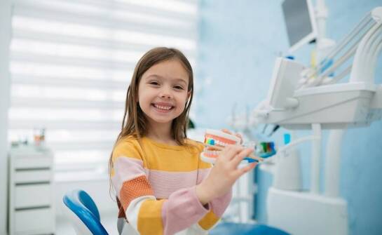 Jakie są korzyści z regularnych wizyt stomatologicznych dla dzieci?