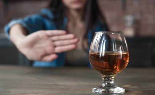 Program ograniczania picia: jak działa w prywatnym ośrodku do leczenia uzależnień?