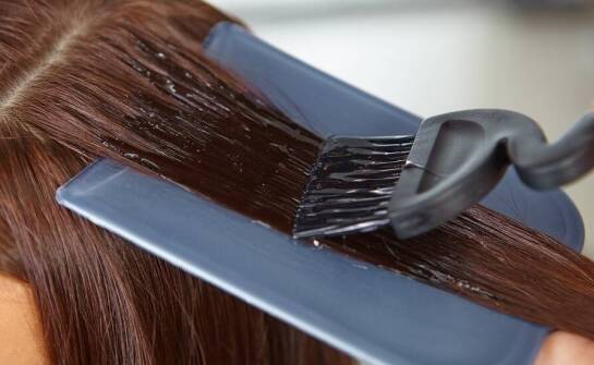 Najlepsze praktyki przy użyciu farby indola w salonach fryzjerskich