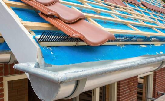 Jakie są etapy renowacji dachów i ich znaczenie dla budynków?