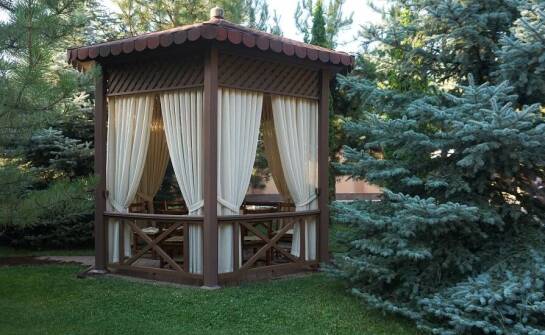 Wpływ personalizacji na funkcjonalność i wygląd ogrodowych altan