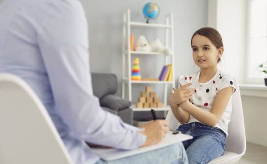 Psychoterapia dla dzieci: kluczowe korzyści i metody pracy