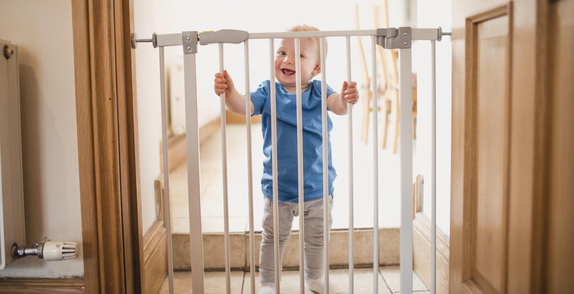 Przegląd domowych zabezpieczeń w ofercie hurtowni dziecięcych artykułów