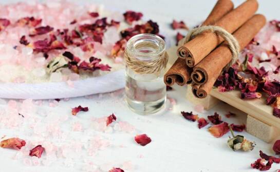 Rytuały z użyciem płatków soli – jak przyciągnąć pozytywną energię?