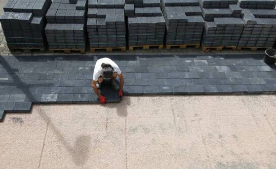 Jakie błędy najczęściej są popełniane przy układaniu kostki brukowej?