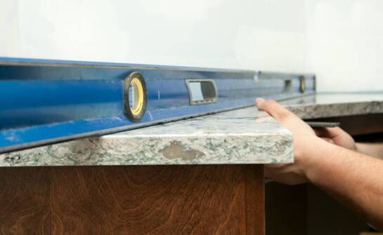 Wpływ technologii montażu na jakość granitowych blatów