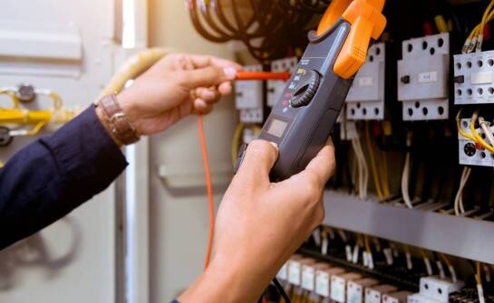 Serwis VHF radiotelefonów: Co warto wiedzieć o przeglądach?