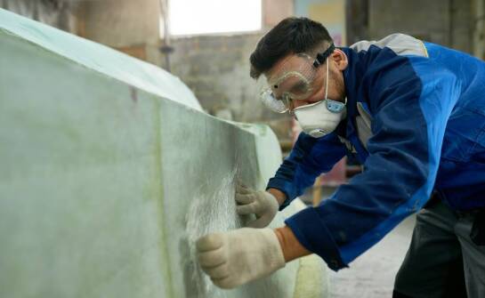 Jak ręczne laminowanie umożliwia tworzenie unikalnych komponentów