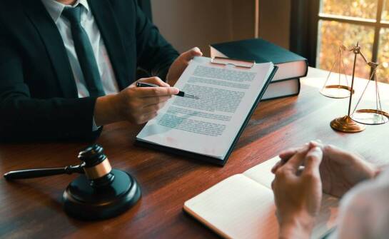Jak prawny radca pomaga w sądowych postępowaniach?