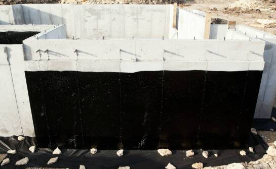 Szczelinowe ściany jako kluczowy element stabilizacji budowlanych wykopów