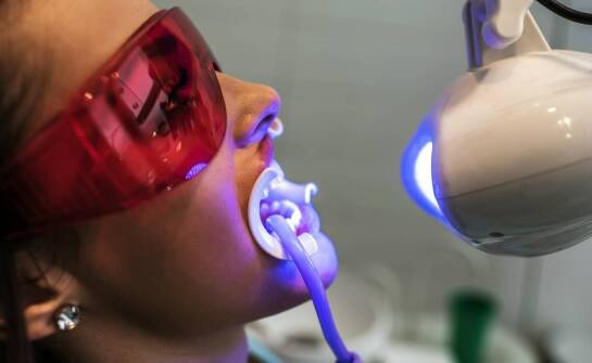 Czy wybielanie zębów jest bezpieczne dla osób z zębami wrażliwymi?