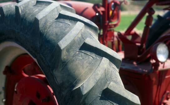 Kluczowe cechy opony 460/70R24, które wpływają na jej wydajność