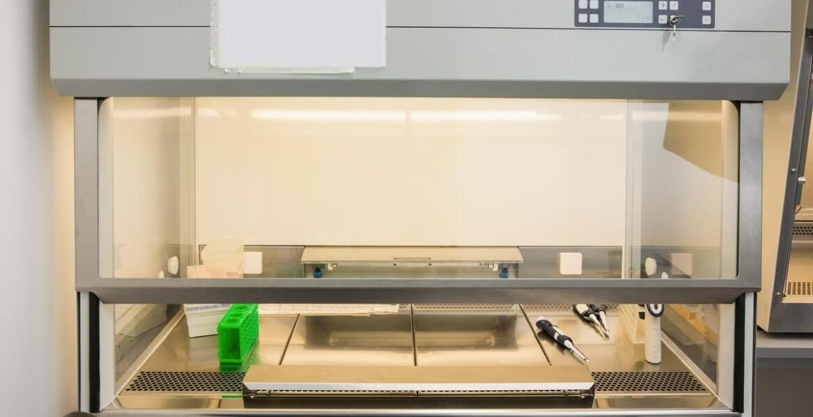 Kluczowe zalety laminarnej komory II klasy bezpieczeństwa dla farmaceutycznych laboratoriów