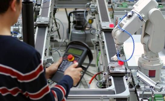 Kluczowe zalety automatyzacji wielkoseryjnego procesu obróbki