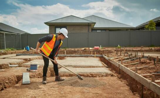 Jak bezpiecznie i zgodnie z przepisami wywozić gruz z placu budowy?