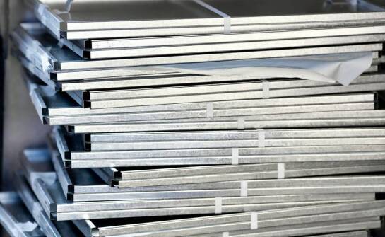 Zastosowanie płaskiej blachy w nowoczesnym budownictwie rolniczym