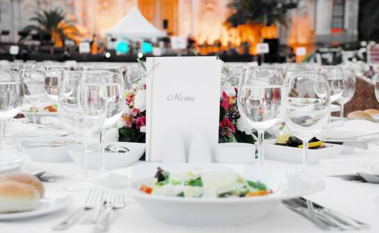 Wybór menu na wesele - jak zadowolić wszystkich gości?