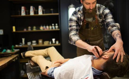 Dlaczego warto wybrać barbering jako część swojej pielęgnacyjnej rutyny?
