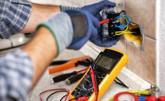 Bezpieczeństwo instalacji – jakie elektryczne przewody do oświetlenia LED są najlepsze?