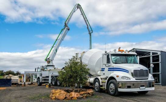 Transport betonu: kluczowe aspekty logistyki w branży budowlanej