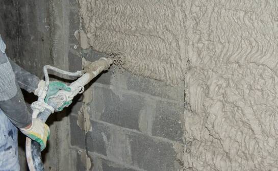 Jak rozprężna pianka ułatwia procesy montażowe w budownictwie?