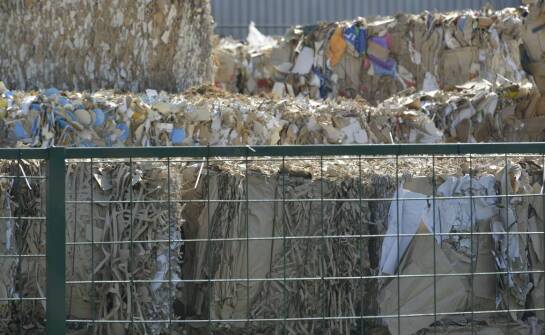 Jakie są korzyści z recyklingu makulatury dla przedsiębiorstw?