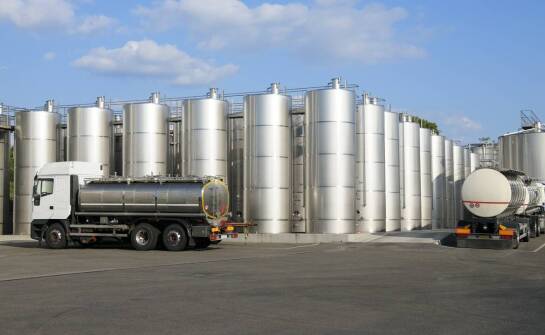 Jakie są wymagania dotyczące magazynowania drogowej solanki, aby zachować jej skuteczność?