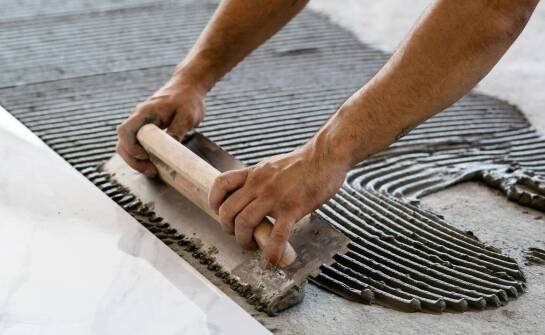 Kluczowe znaczenie precyzyjnego montażu podłogowych płytek