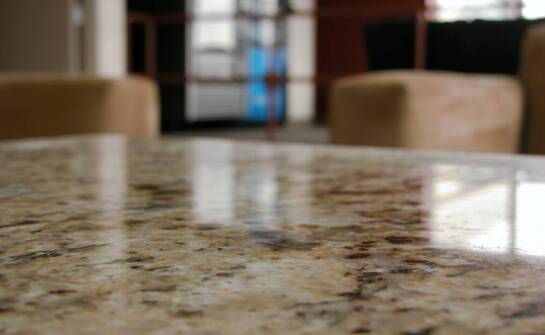 Zalety granitowych blatów w przestrzeniach komercyjnych